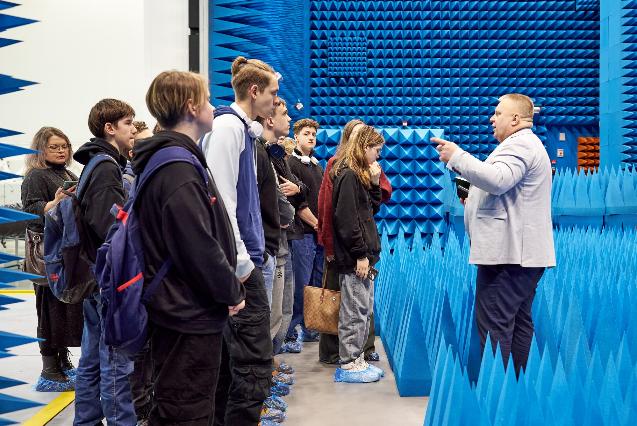 Будущие инженеры и ИТ специалисты в рамках программы профориентации посетили космические компании Газпрома в Щелково